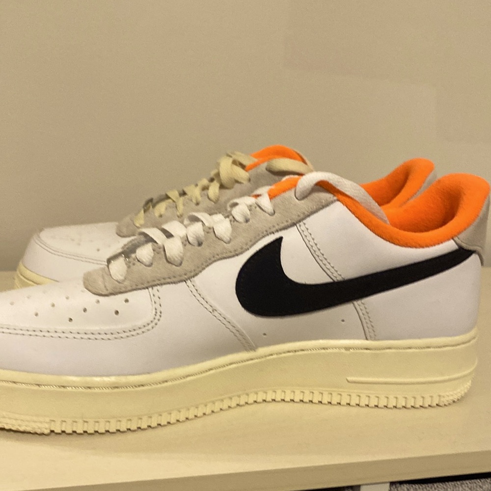 NIKE AIR FORCE 1 LV8 HOOPS PACK TOTAL